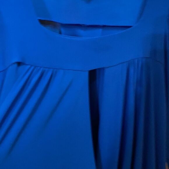 Long Blue Shirt with Open V in the middle - Picture 2 of 4